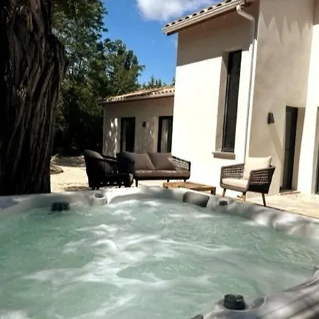 Avec Piscine Et
