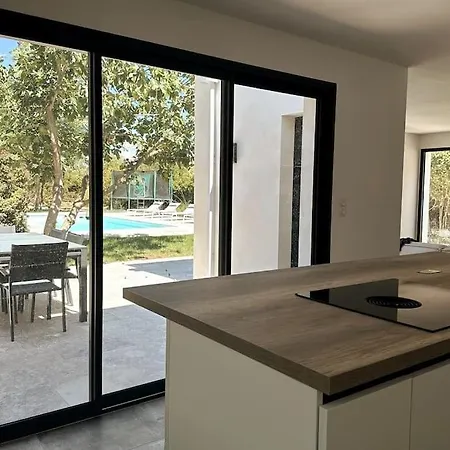 Avec Piscine Et * Vinassan