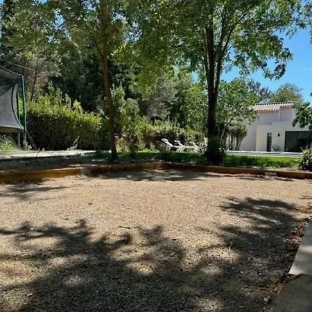 Avec Piscine Et Villa *