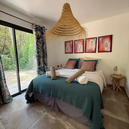 Avec Piscine Et Villa