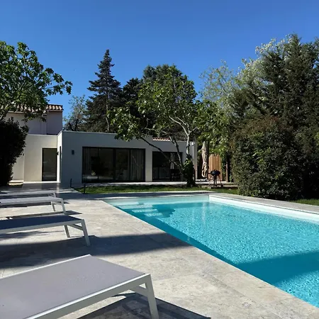 Avec Piscine Et Villa *