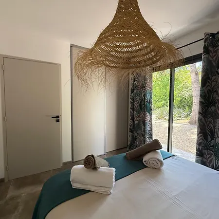 Avec Piscine Et * Vinassan