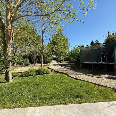 Avec Piscine Et Vila *