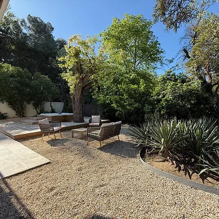 Avec Piscine Et Vila *