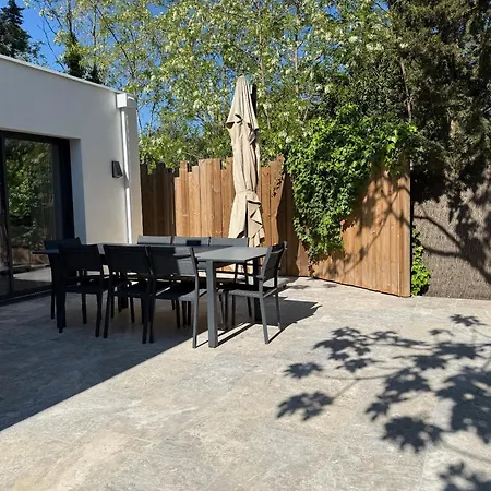 Avec Piscine Et