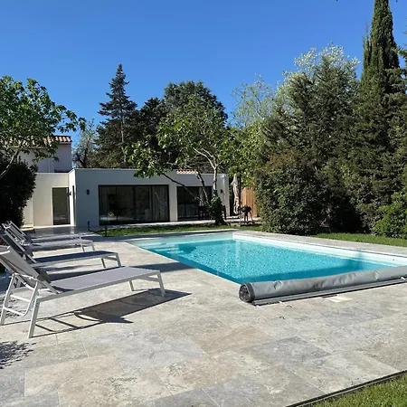 Avec Piscine Et Villa Vinassan