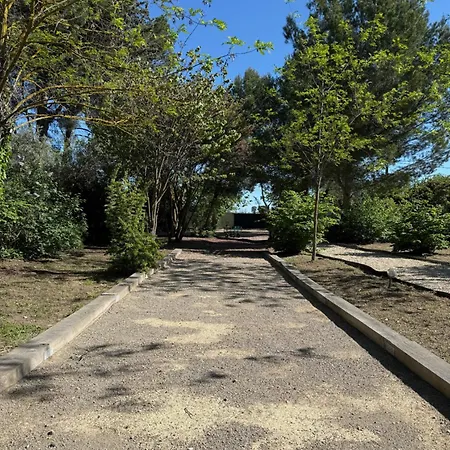 Avec Piscine Et Villa Vinassan