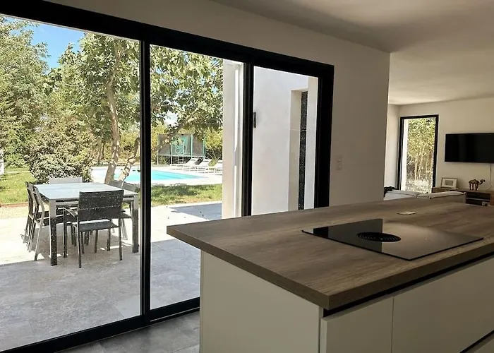 Avec Piscine Et * Vinassan