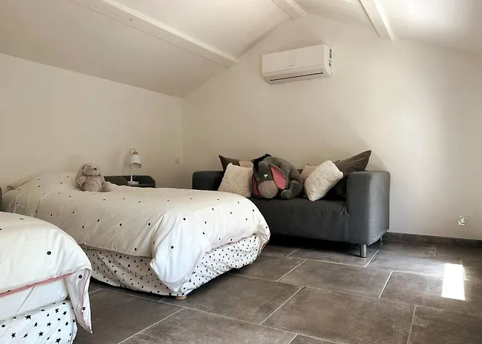 Avec Piscine Et Vinassan