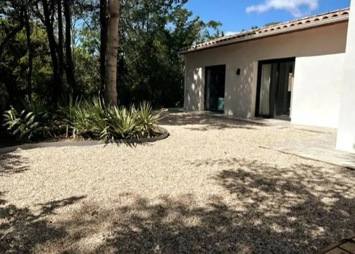 Avec Piscine Et * Vinassan